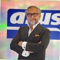 Miguel Rodríguez, (MBA)