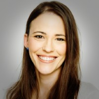 Nicole Tsonis, Rece