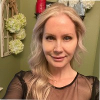 Angela Wilkes, Le, Plt