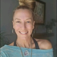 Lisa Strawther ✌️