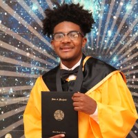 Omari Holmes