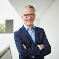 Dr. Volker Oshege