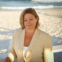 Julia Applegate