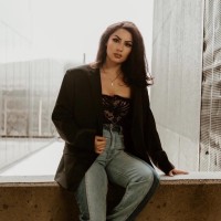Izabella Miller