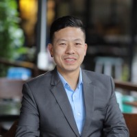 Larry Yee, T.E