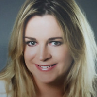 Suzanne Young