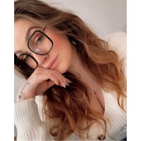 Ashleigh C.