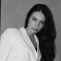 Elizabeth Dar