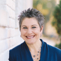 Dr. Linda Travelute