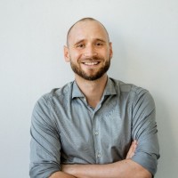 Dr. Lucas Roth