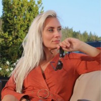 Jennifer De Vries