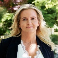 Angela Cramer