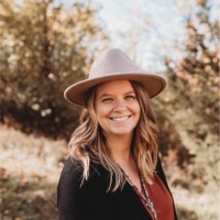 Suzanna Anderson, Mba