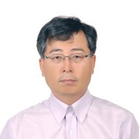 Stephen (Seok Woon) Lee