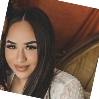 Lesley Flores