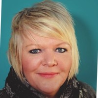 Deirdre Robb