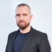 Andrew Peters