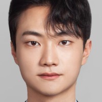 김우신
