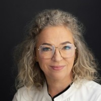 Ester Eomois