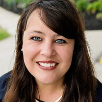 Julie Faries