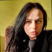Яна Черкас