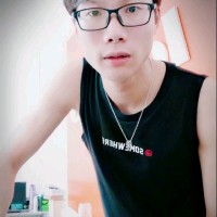 李含伟