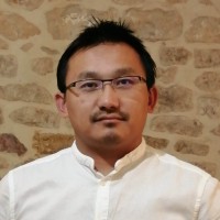 Vang Tou-By