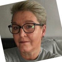 Yvonne Visser