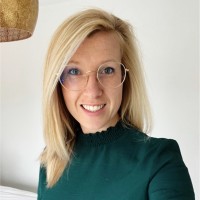 Dr Eske Janse Van Rensburg