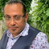 Farzam Azarbakhsh
