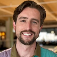 Matthew Houser, Pla, Asla