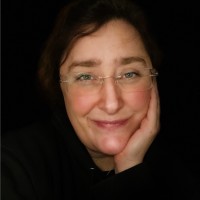 Elisabeth Ester Karapetian