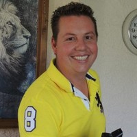 Simon Bennett