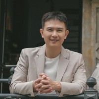 Yunlong Li