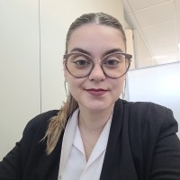 Júlia Lôbo Paradizi