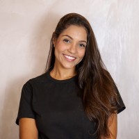 Flávia Reis