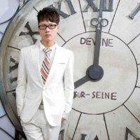 李含伟