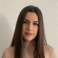 Gloria L