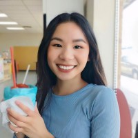 Naomi Vang