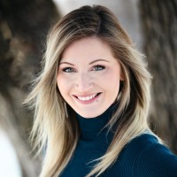 Angela Splettstoeszer