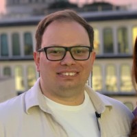 Tomasz Dyl (Chartered Marketer, FCIM)