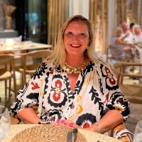 Lesley Moores