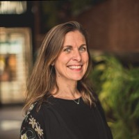 Carine Thomas, Mba