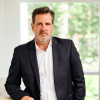 Andreas J Schuth