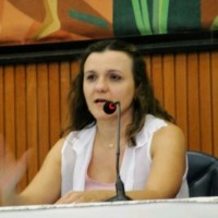 Flavia Peres