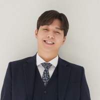 Joyong Lee