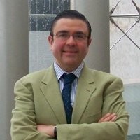 Efrén Flores