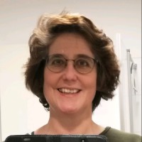 Dr. Claudia Hinze