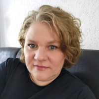 Karin Bakker