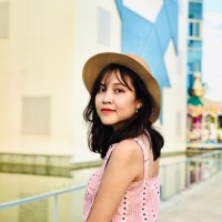 Daisy Hoàng